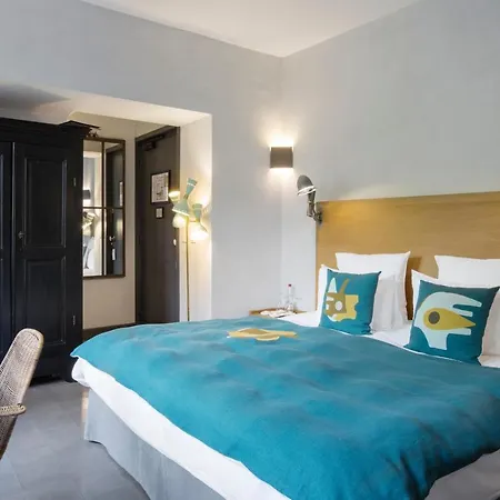 Hotel De 4*