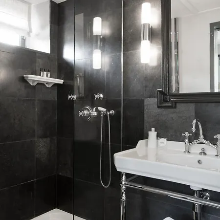 Hotel De 4*